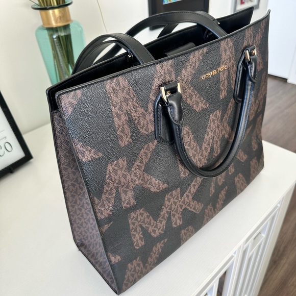 Michael Kors Tote - Picture 2 of 7